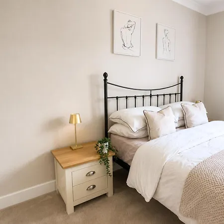 Appartamento Modern 2bdr In - Sleeps 4 - Parking *