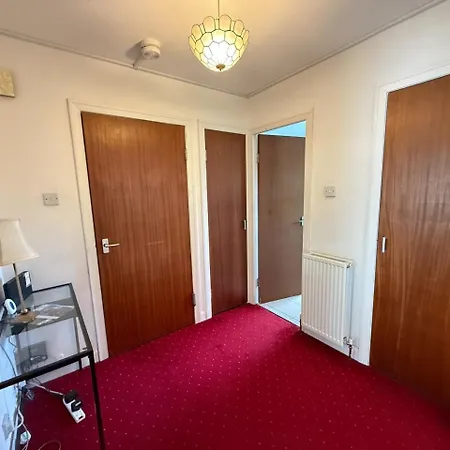 Anniesland 1bd Flat - Free Parking Апартаменты *