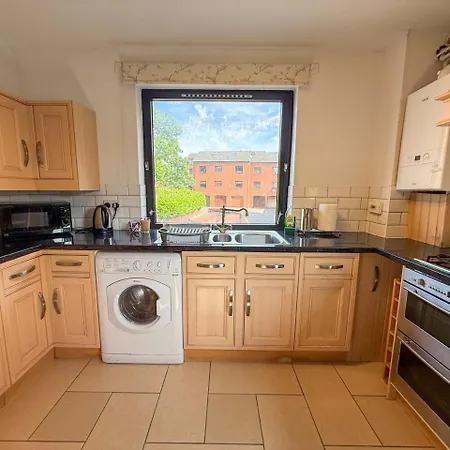 Anniesland 1bd Flat - Free Parking Апартаменты *
