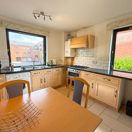 Anniesland 1bd Flat - Free Parking Апартаменты