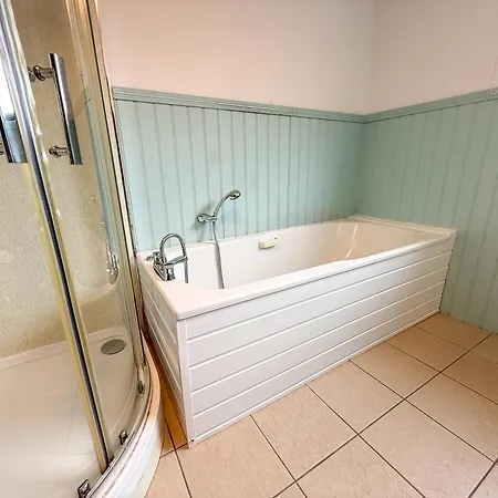 Апартаменты Anniesland 1bd Flat - Free Parking *