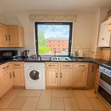 Anniesland 1bd Flat - Free Parking Апартаменты