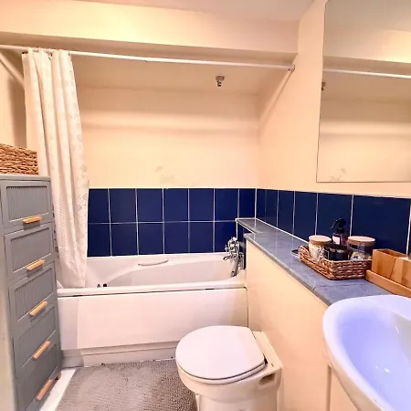 Centre Stylish 2-bedroom 2-bath *