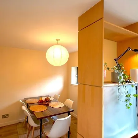 Centre Stylish 2-bedroom 2-bath Glasgow