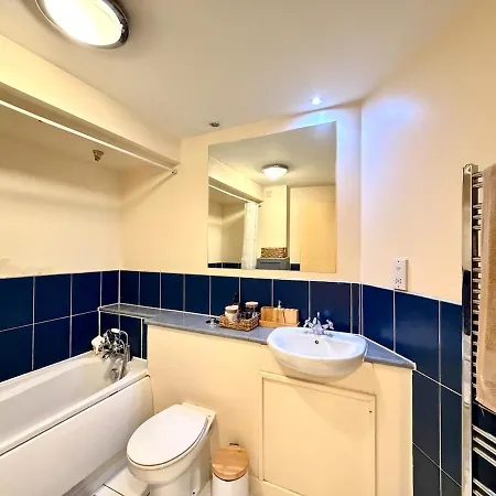 Centre Stylish 2-bedroom 2-bath Glasgow