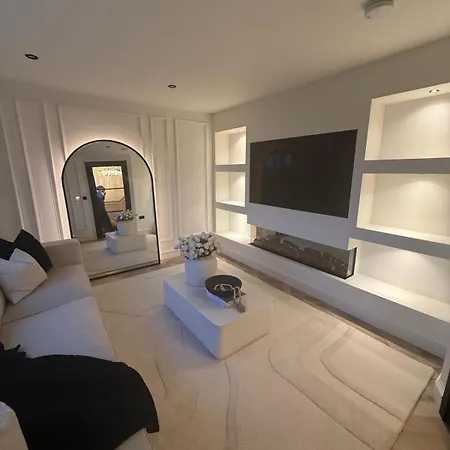 Luxury 3 Bedroom House With Free Parking Glasgow
