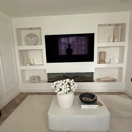 Luxury 3 Bedroom House With Free Parking Tatil Evi *