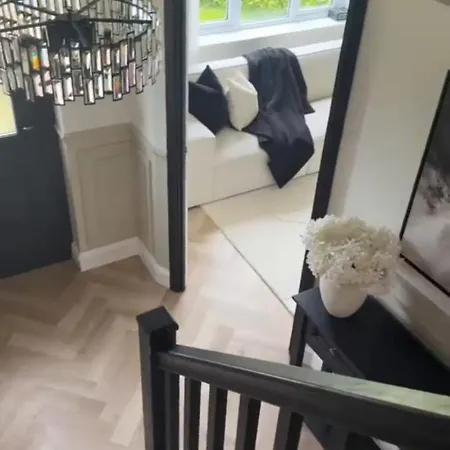 Luxury 3 Bedroom House With Free Parking *