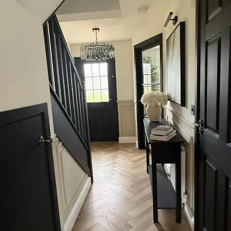 Tatil Evi Luxury 3 Bedroom House With Free Parking Glasgow