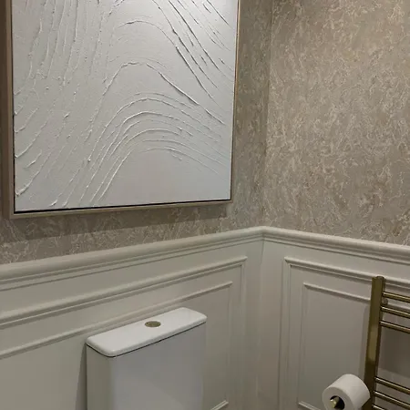 Luxury 3 Bedroom House With Free Parking Glasgow