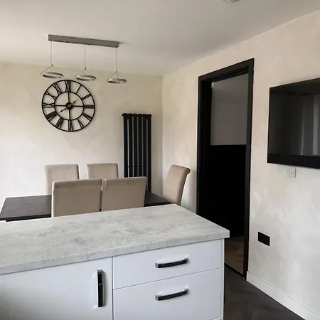 Luxury 3 Bedroom House With Free Parking Tatil Evi Glasgow