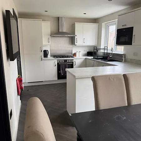 Tatil Evi Luxury 3 Bedroom House With Free Parking Glasgow