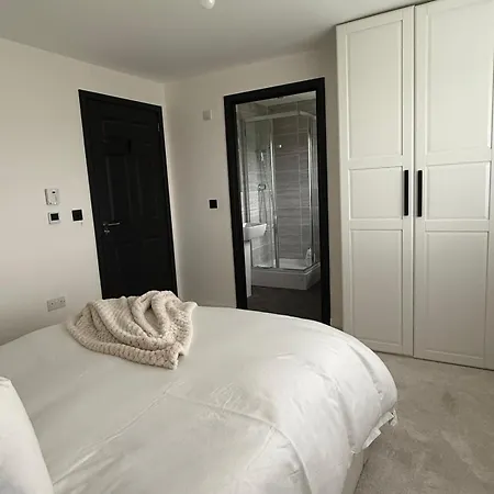 Luxury 3 Bedroom House With Free Parking Glasgow