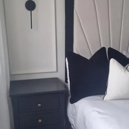 Luxury 3 Bedroom House With Free Parking Tatil Evi