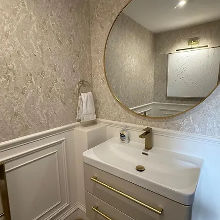 Luxury 3 Bedroom House With Free Parking Tatil Evi Glasgow