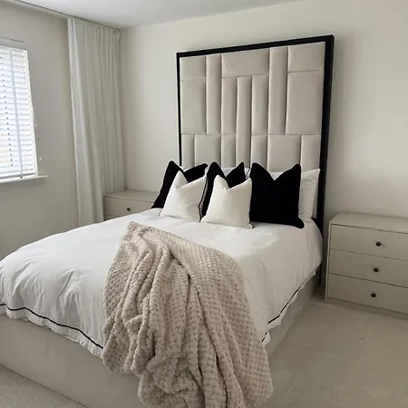 Luxury 3 Bedroom House With Free Parking Glasgow