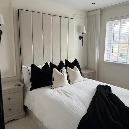 Luxury 3 Bedroom House With Free Parking * Glasgow