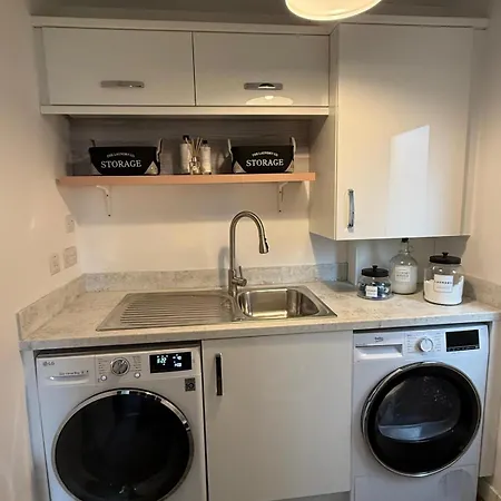 Luxury 3 Bedroom House With Free Parking Tatil Evi Glasgow