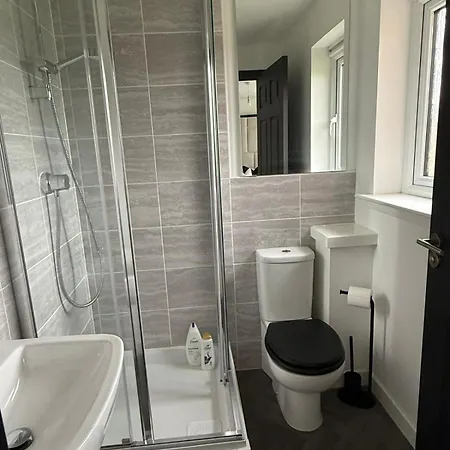 Luxury 3 Bedroom House With Free Parking Glasgow