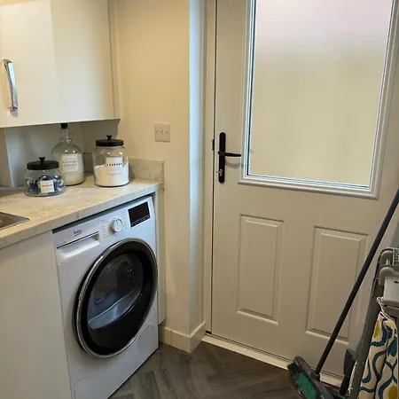 Luxury 3 Bedroom House With Free Parking * Glasgow