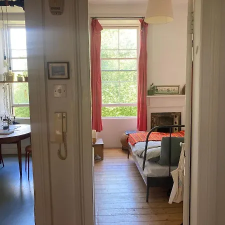 Queens Park Retreat Stylish Southside 公寓 *