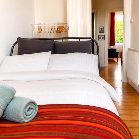 Queens Park Retreat Stylish Southside Daire *