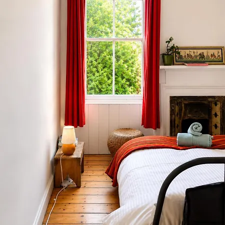 Queens Park Retreat Stylish Southside Daire