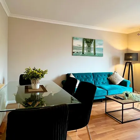 The Canal Retreat - 2-bed & Parking Daire Glasgow
