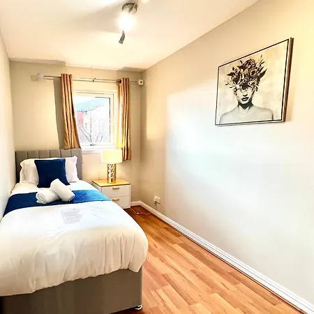 The Canal Retreat - 2-bed & Parking Daire Glasgow