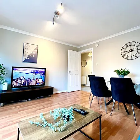 The Canal Retreat - 2-bed & Parking Daire *