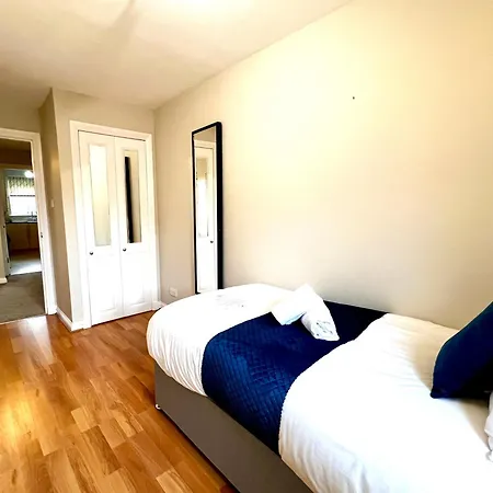 The Canal Retreat - 2-bed & Parking