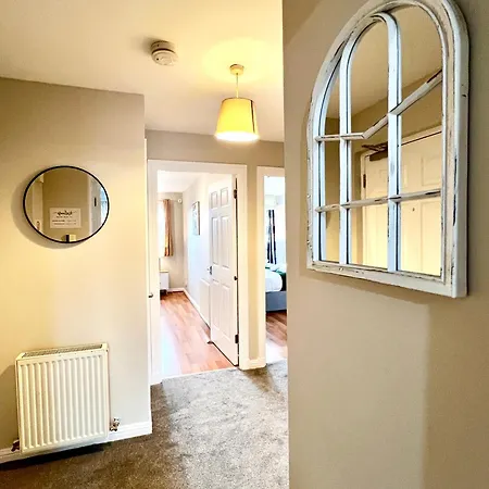 The Canal Retreat - 2-bed & Parking Daire Glasgow