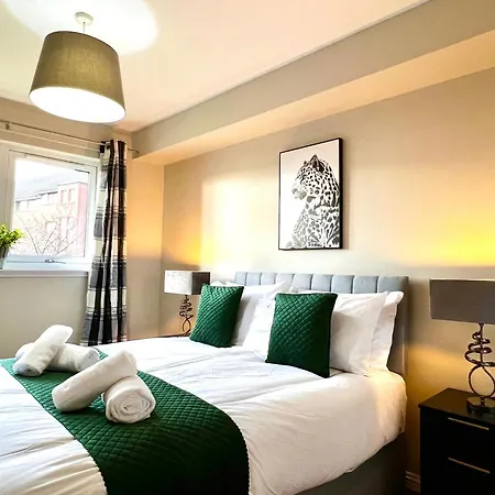 The Canal Retreat - 2-bed & Parking Daire *