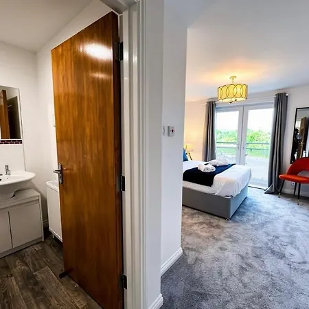 Cosy Glasgow Base With Free Parking & En-Suite * Glasgow