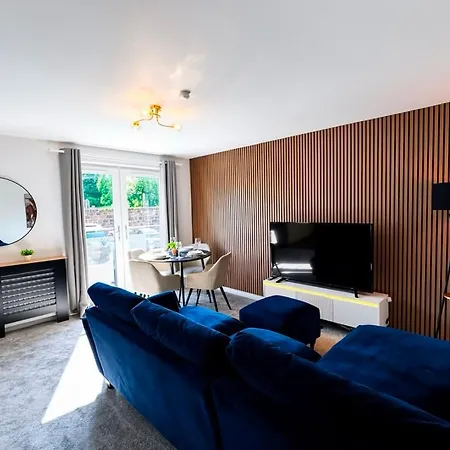 Cosy Glasgow Base With Free Parking & En-Suite *