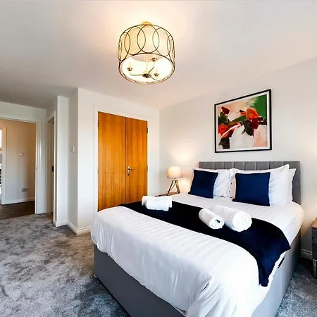 Cosy Glasgow Base With Free Parking & En-Suite Apartament