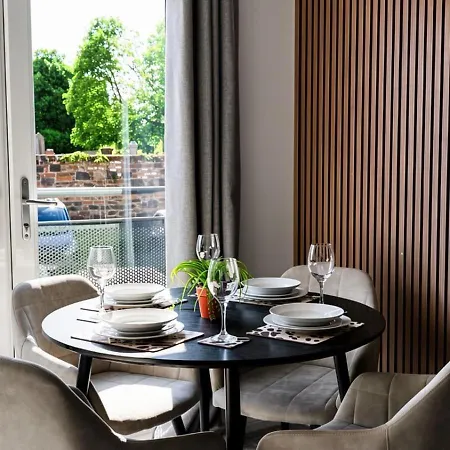 Cosy Glasgow Base With Free Parking & En-Suite Apartament