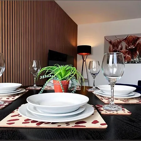 Cosy Glasgow Base With Free Parking & En-Suite Apartament