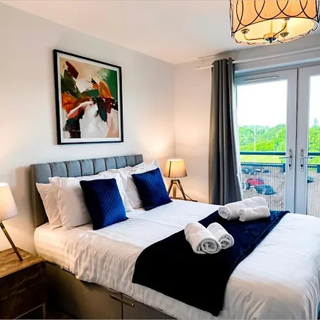 Cosy Glasgow Base With Free Parking & En-Suite *