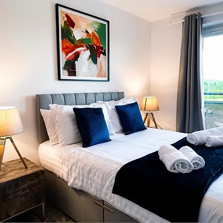Cosy Base With Free Parking & En-suite 格拉斯哥