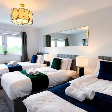 Cosy Base With Free Parking & En-suite 公寓 *