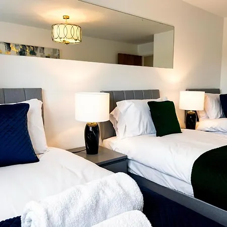 Cosy Glasgow Base With Free Parking & En-Suite Apartament *