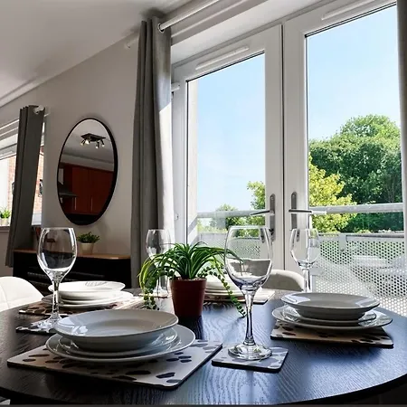 Cosy Glasgow Base With Free Parking & En-Suite Glasgow