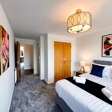 Cosy Glasgow Base With Free Parking & En-Suite Apartament *