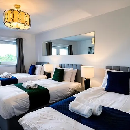 Cosy Glasgow Base With Free Parking & En-Suite * Glasgow