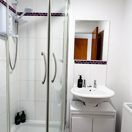 Apartament Cosy Glasgow Base With Free Parking & En-Suite