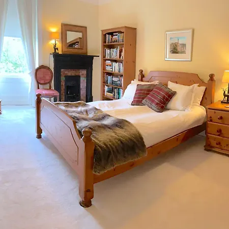 Apartment Mansion Flat With Turret Views, Sunsets, Close To Transport