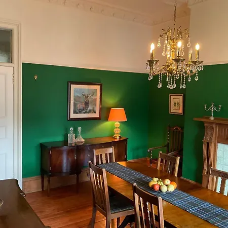 Mansion Flat With Turret Views, Sunsets, Close To Transport
