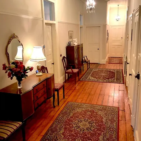 Mansion Flat With Turret Views, Sunsets, Close To Transport *