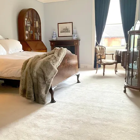 Mansion Flat With Turret Views, Sunsets, Close To Transport Глазго